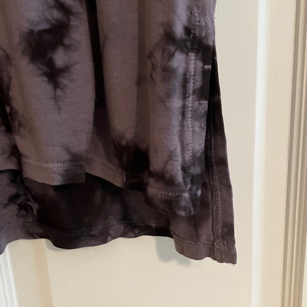 Olive & Oak Black and Gray Tie-Dye V-Neck Tee - Picture 5 of 6